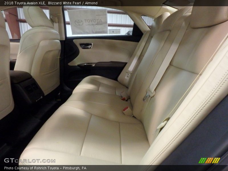 Blizzard White Pearl / Almond 2018 Toyota Avalon XLE