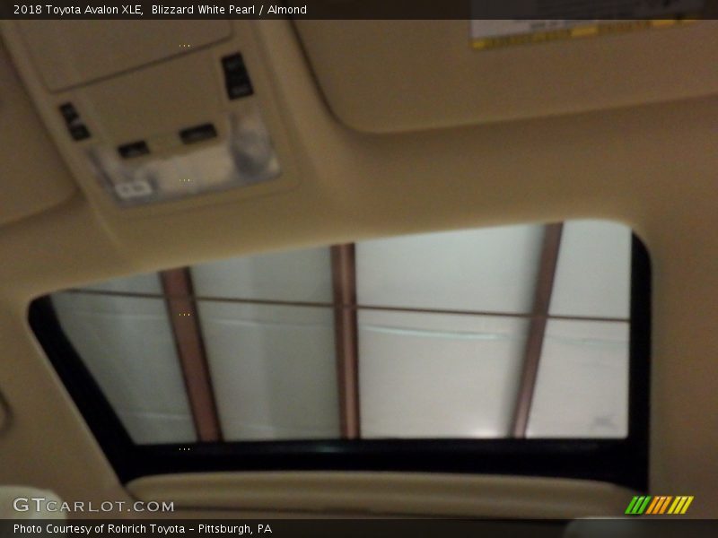 Blizzard White Pearl / Almond 2018 Toyota Avalon XLE