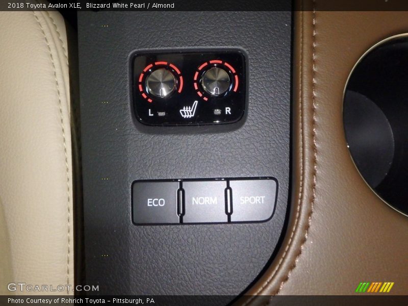 Blizzard White Pearl / Almond 2018 Toyota Avalon XLE