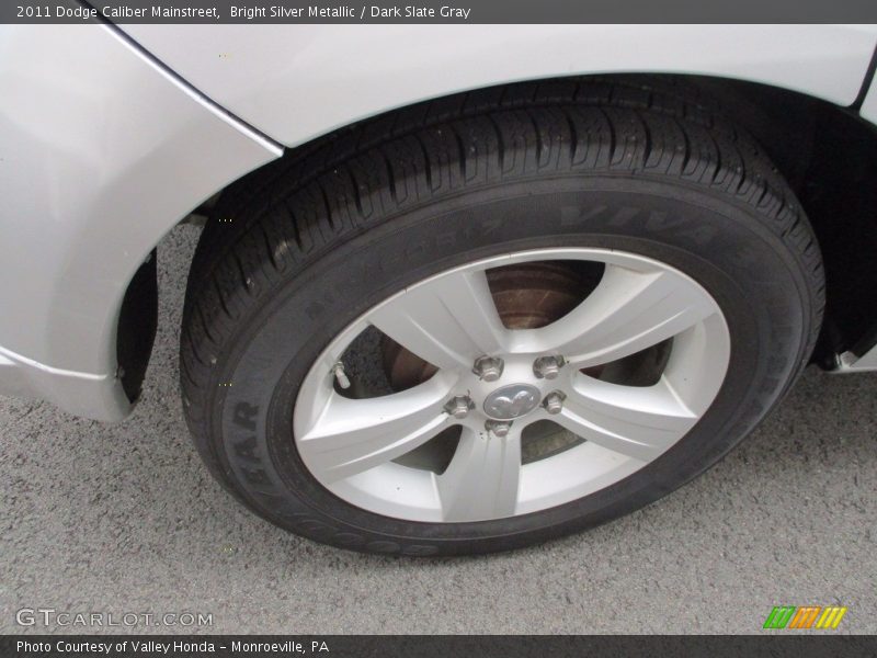 Bright Silver Metallic / Dark Slate Gray 2011 Dodge Caliber Mainstreet