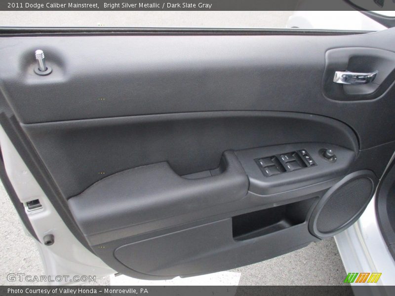Bright Silver Metallic / Dark Slate Gray 2011 Dodge Caliber Mainstreet