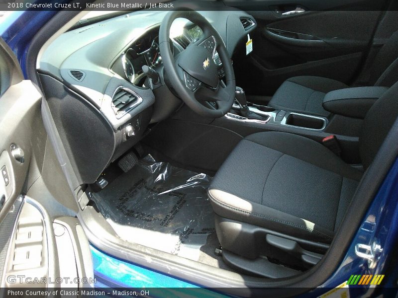 Kinetic Blue Metallic / Jet Black 2018 Chevrolet Cruze LT