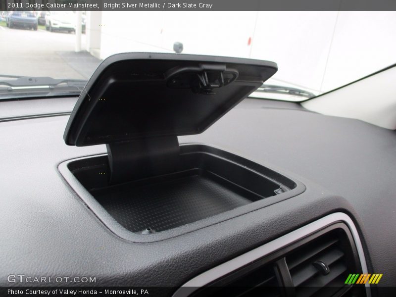 Bright Silver Metallic / Dark Slate Gray 2011 Dodge Caliber Mainstreet