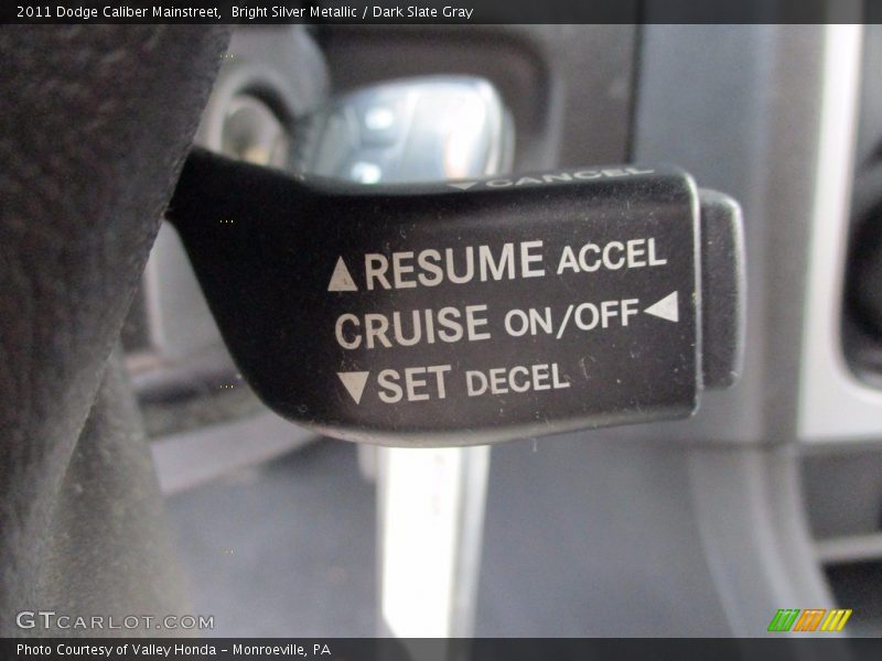 Bright Silver Metallic / Dark Slate Gray 2011 Dodge Caliber Mainstreet