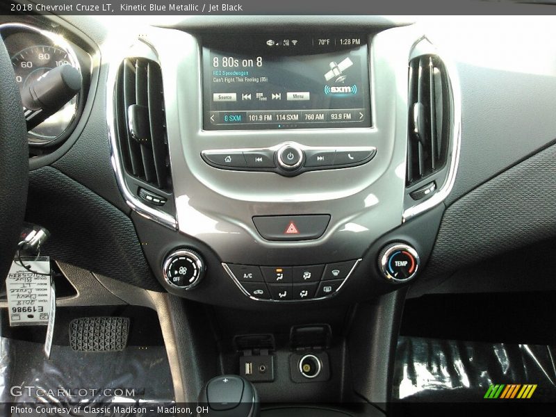 Kinetic Blue Metallic / Jet Black 2018 Chevrolet Cruze LT