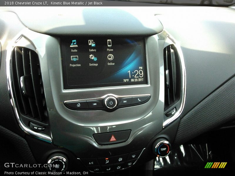 Kinetic Blue Metallic / Jet Black 2018 Chevrolet Cruze LT