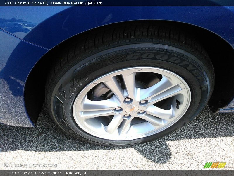 Kinetic Blue Metallic / Jet Black 2018 Chevrolet Cruze LT