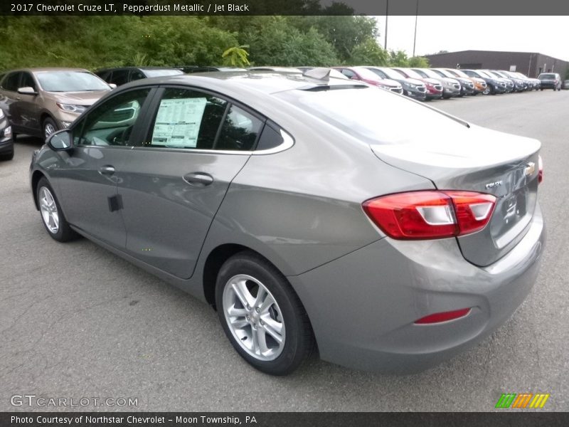 Pepperdust Metallic / Jet Black 2017 Chevrolet Cruze LT