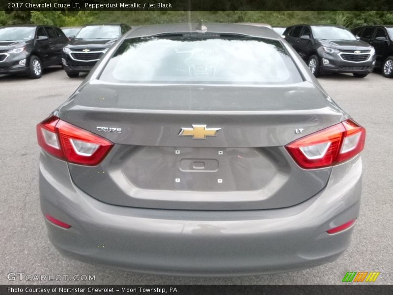 Pepperdust Metallic / Jet Black 2017 Chevrolet Cruze LT