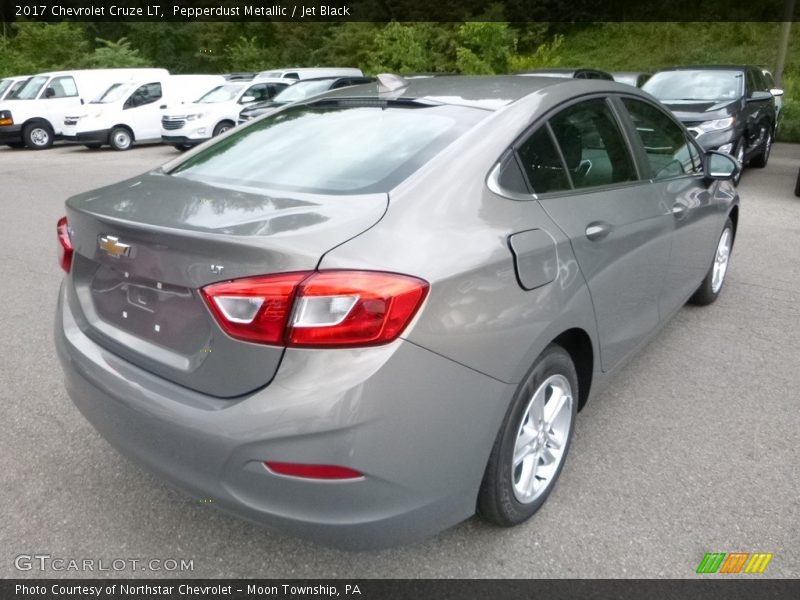 Pepperdust Metallic / Jet Black 2017 Chevrolet Cruze LT