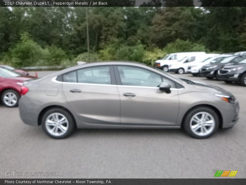 Pepperdust Metallic / Jet Black 2017 Chevrolet Cruze LT