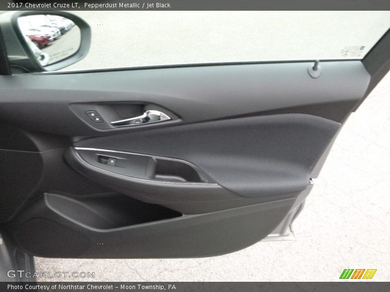 Pepperdust Metallic / Jet Black 2017 Chevrolet Cruze LT