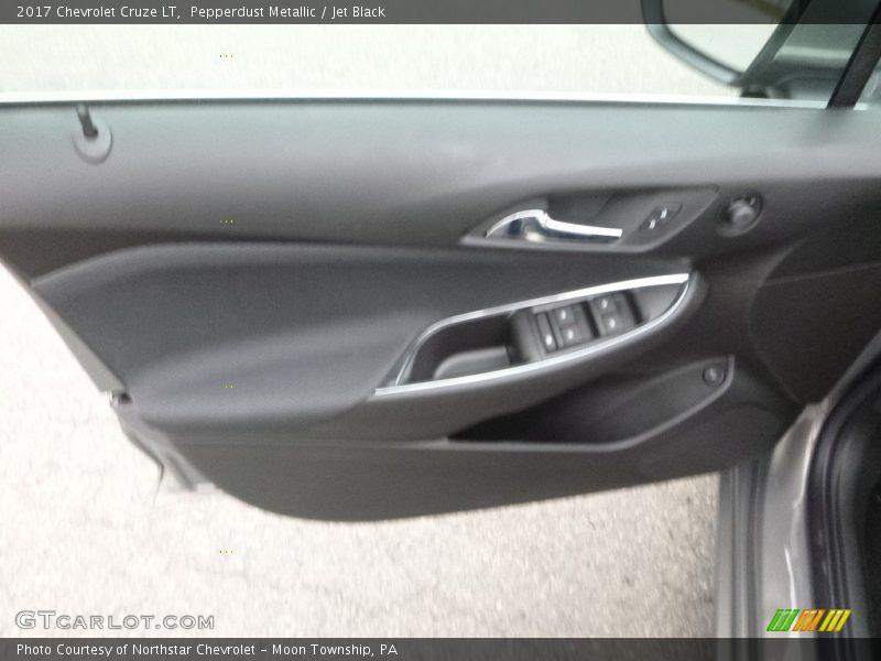 Pepperdust Metallic / Jet Black 2017 Chevrolet Cruze LT