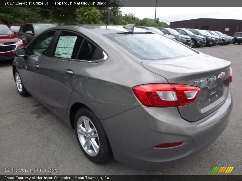 Pepperdust Metallic / Jet Black 2017 Chevrolet Cruze LT