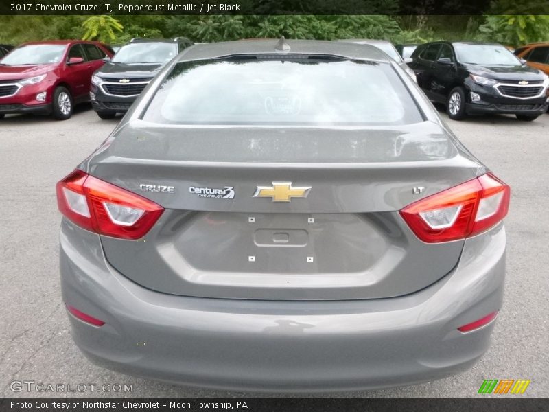 Pepperdust Metallic / Jet Black 2017 Chevrolet Cruze LT