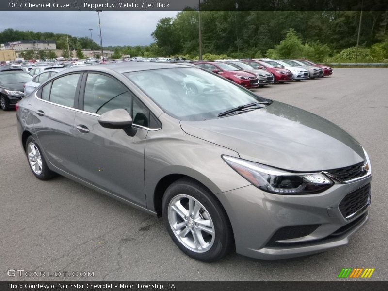 Pepperdust Metallic / Jet Black 2017 Chevrolet Cruze LT