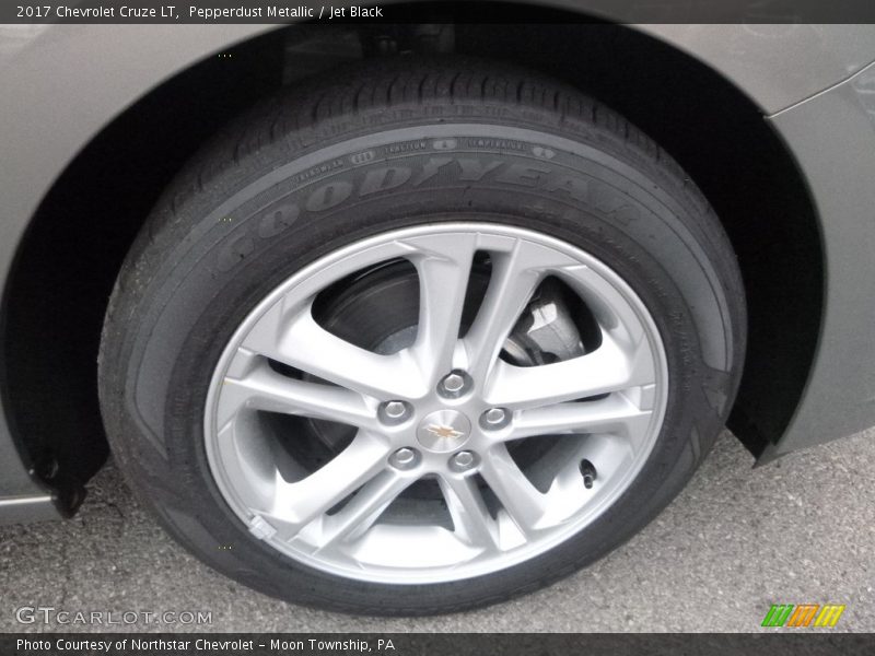 Pepperdust Metallic / Jet Black 2017 Chevrolet Cruze LT