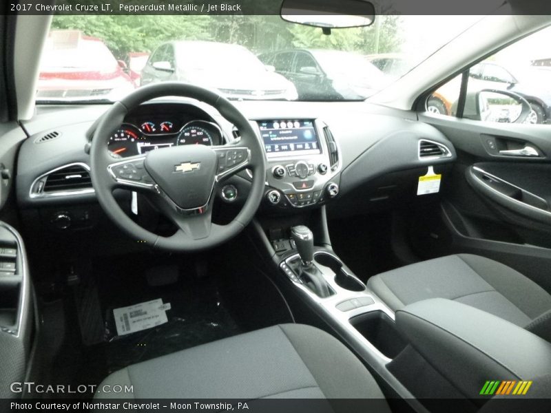 Pepperdust Metallic / Jet Black 2017 Chevrolet Cruze LT