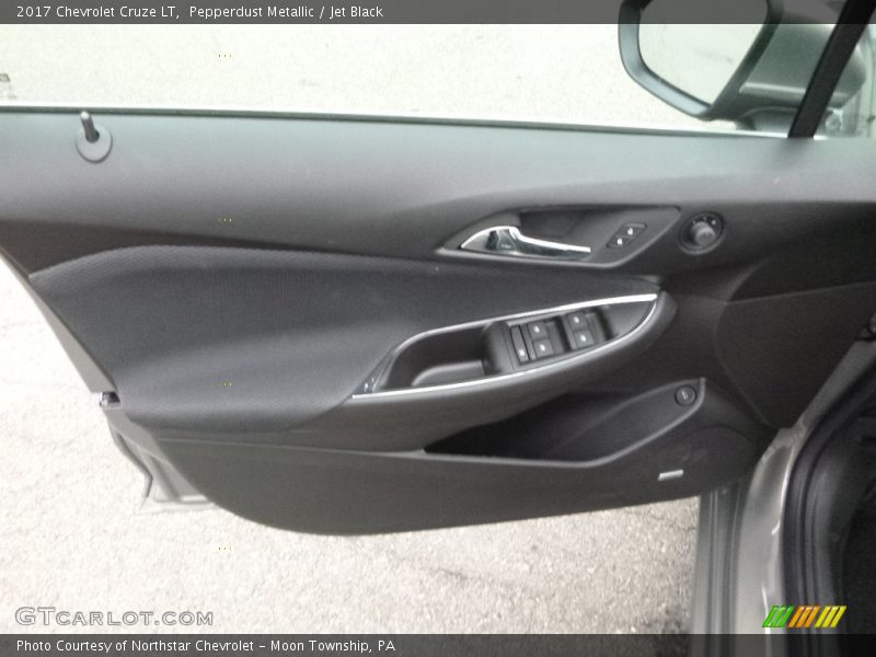 Pepperdust Metallic / Jet Black 2017 Chevrolet Cruze LT