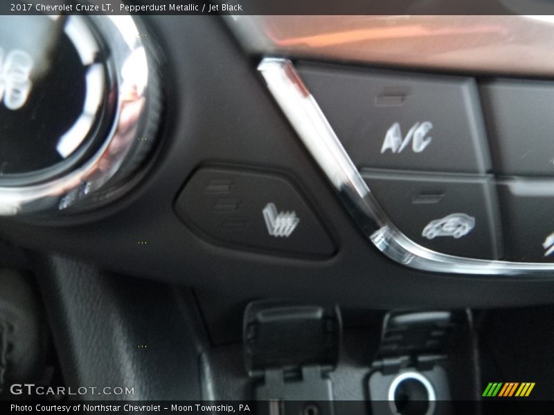 Pepperdust Metallic / Jet Black 2017 Chevrolet Cruze LT