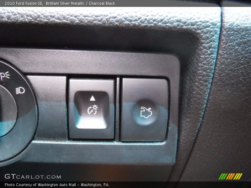 Brilliant Silver Metallic / Charcoal Black 2010 Ford Fusion SE