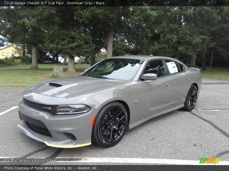 Front 3/4 View of 2018 Charger R/T Scat Pack