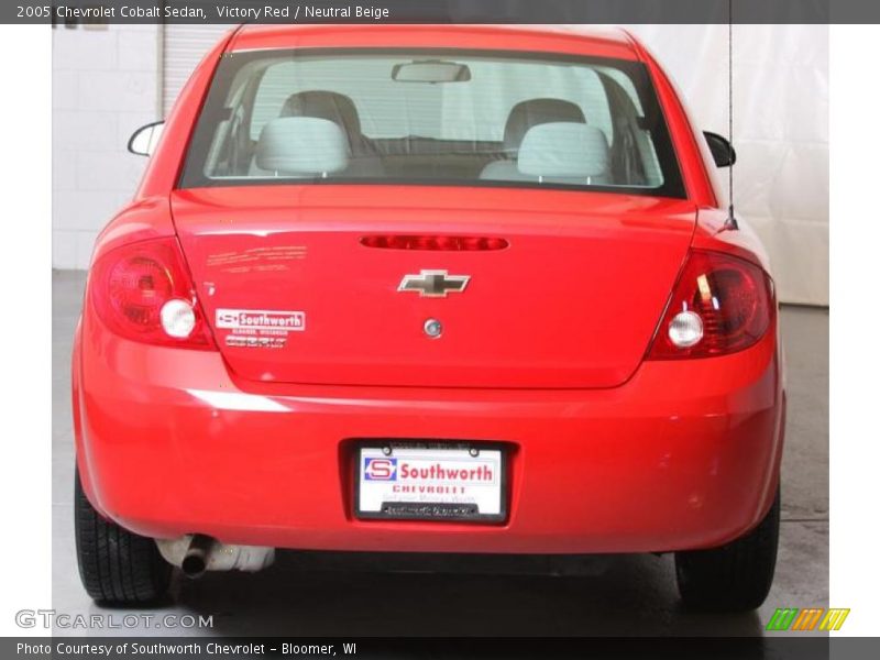 Victory Red / Neutral Beige 2005 Chevrolet Cobalt Sedan