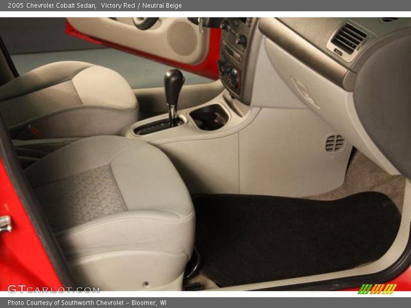 Victory Red / Neutral Beige 2005 Chevrolet Cobalt Sedan