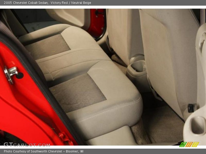 Victory Red / Neutral Beige 2005 Chevrolet Cobalt Sedan
