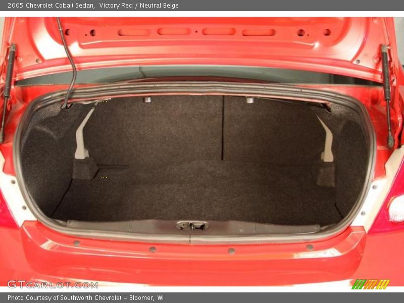 Victory Red / Neutral Beige 2005 Chevrolet Cobalt Sedan