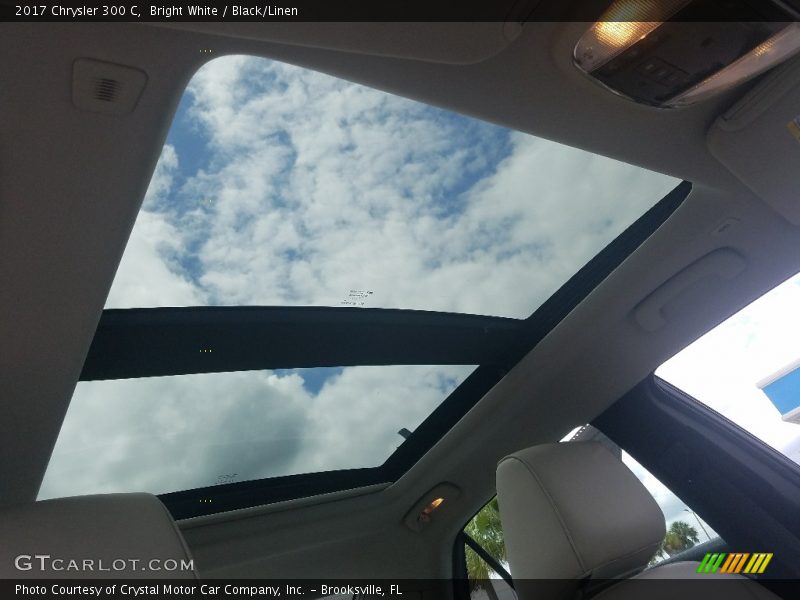 Bright White / Black/Linen 2017 Chrysler 300 C