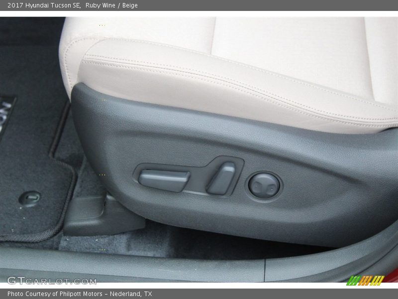 Ruby Wine / Beige 2017 Hyundai Tucson SE