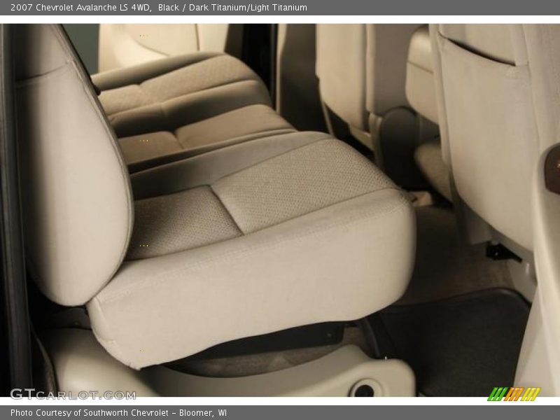 Black / Dark Titanium/Light Titanium 2007 Chevrolet Avalanche LS 4WD