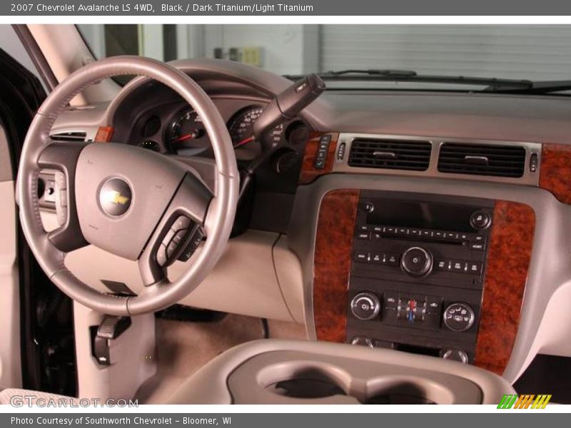 Black / Dark Titanium/Light Titanium 2007 Chevrolet Avalanche LS 4WD