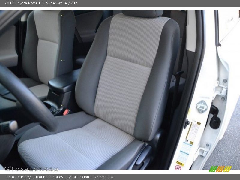 Super White / Ash 2015 Toyota RAV4 LE