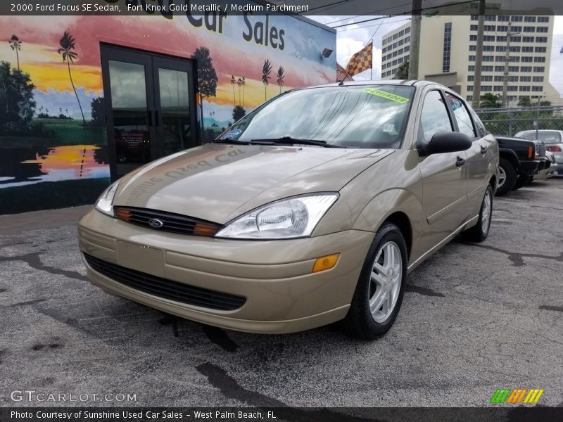 Fort Knox Gold Metallic / Medium Parchment 2000 Ford Focus SE Sedan