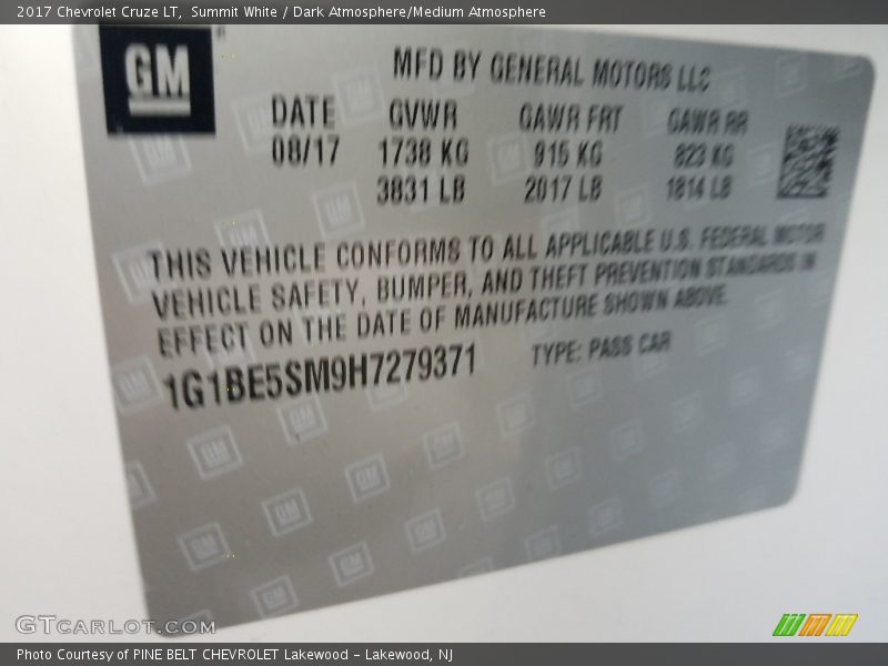 Summit White / Dark Atmosphere/Medium Atmosphere 2017 Chevrolet Cruze LT
