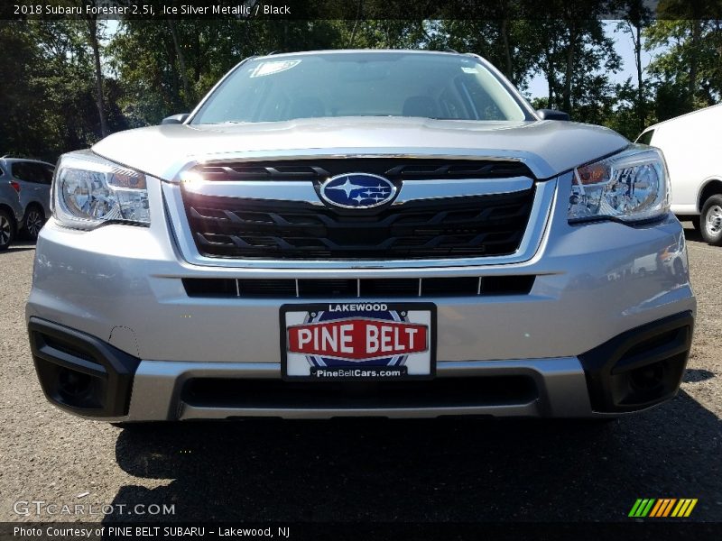 Ice Silver Metallic / Black 2018 Subaru Forester 2.5i