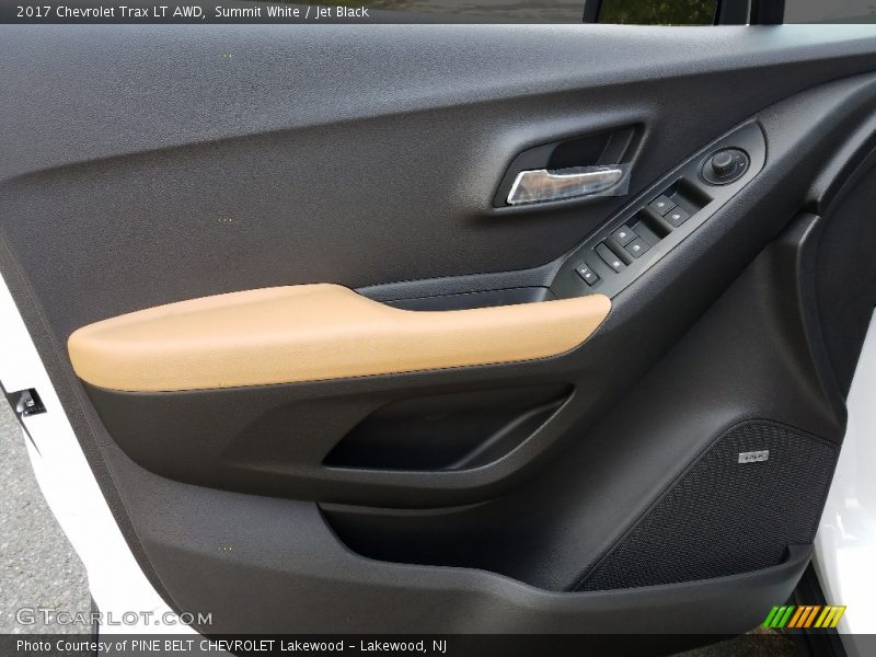 Summit White / Jet Black 2017 Chevrolet Trax LT AWD