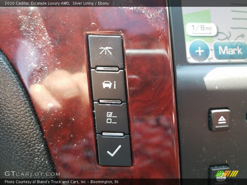 Silver Lining / Ebony 2010 Cadillac Escalade Luxury AWD