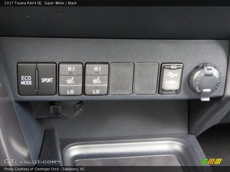 Super White / Black 2017 Toyota RAV4 SE