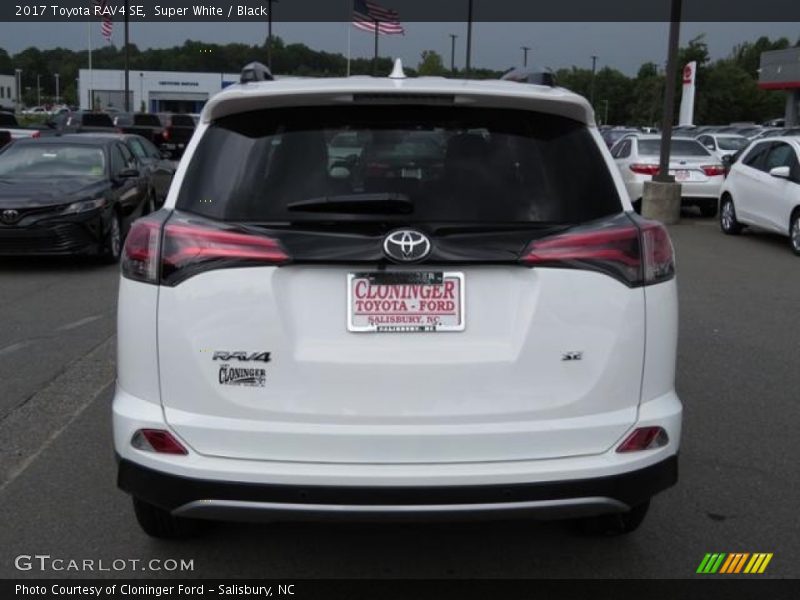 Super White / Black 2017 Toyota RAV4 SE