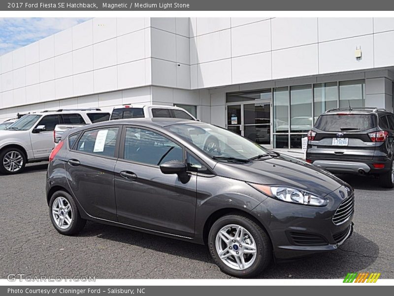 Magnetic / Medium Light Stone 2017 Ford Fiesta SE Hatchback