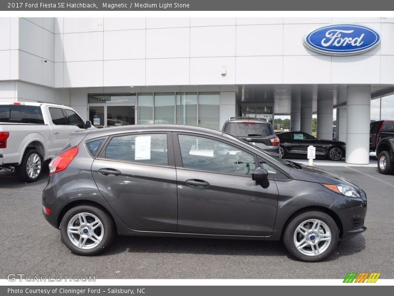 Magnetic / Medium Light Stone 2017 Ford Fiesta SE Hatchback