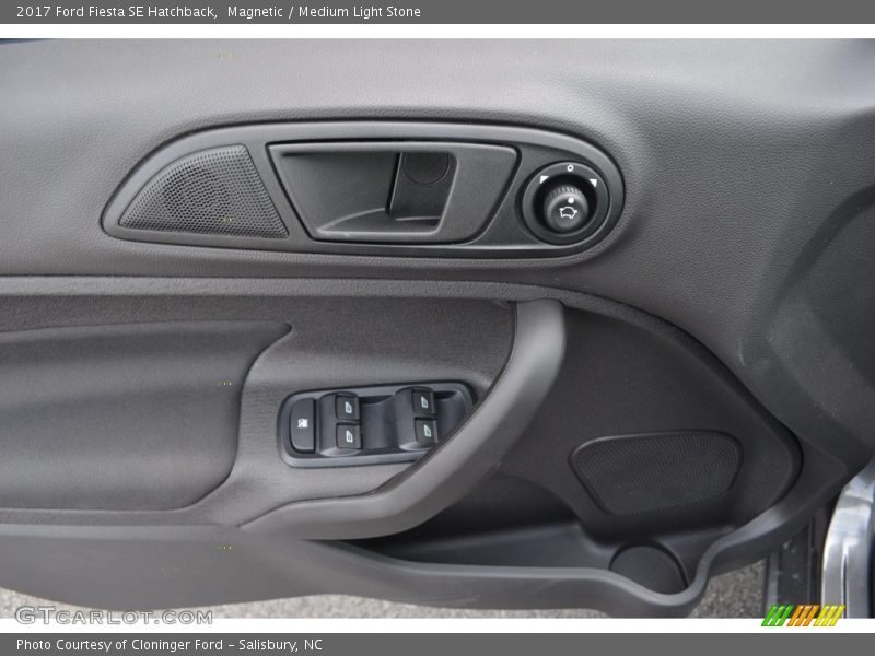 Magnetic / Medium Light Stone 2017 Ford Fiesta SE Hatchback