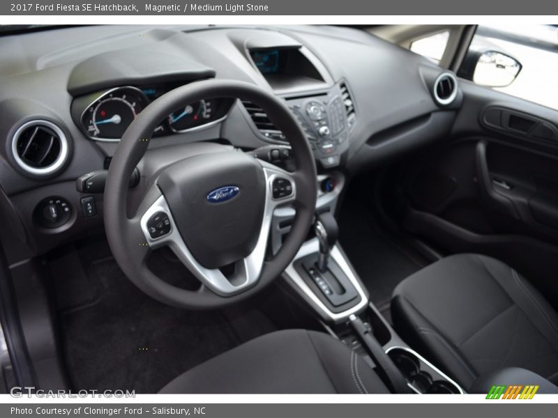 Magnetic / Medium Light Stone 2017 Ford Fiesta SE Hatchback