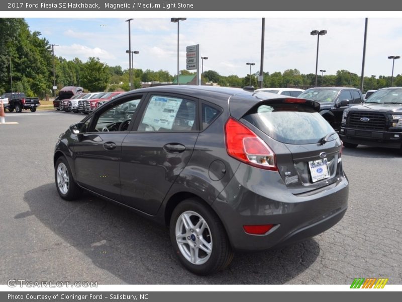 Magnetic / Medium Light Stone 2017 Ford Fiesta SE Hatchback