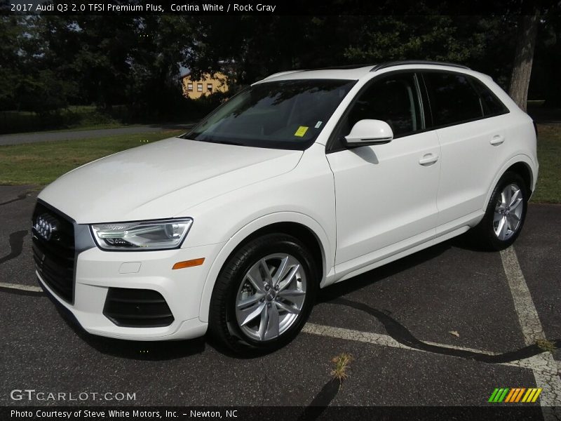 Front 3/4 View of 2017 Q3 2.0 TFSI Premium Plus