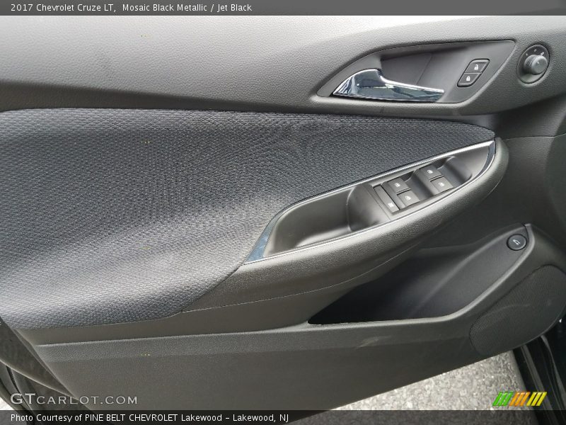 Mosaic Black Metallic / Jet Black 2017 Chevrolet Cruze LT