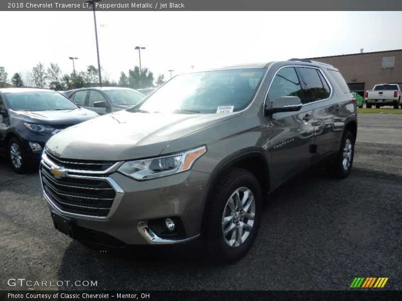 Pepperdust Metallic / Jet Black 2018 Chevrolet Traverse LT